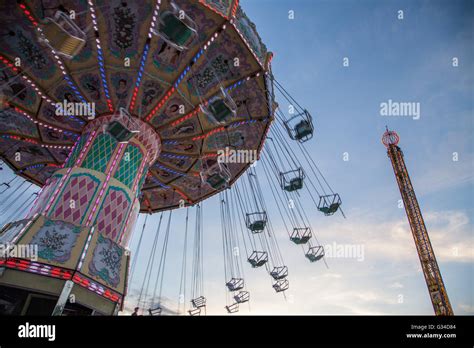 Chain Swing Rides Hi Res Stock Photography And Images Alamy