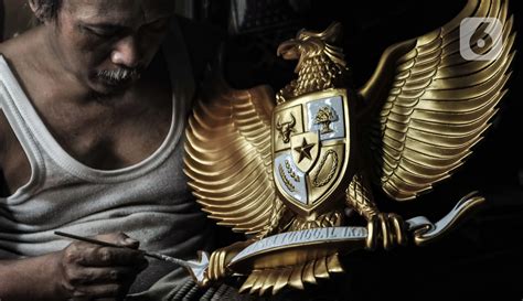 FOTO Geliat Perajin Patung Garuda Pancasila Bertahan Di Tengah Pandemi