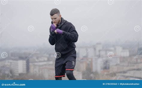 Entrenamiento De Boxeadores En La Ciudad Almacen De Video Vídeo de