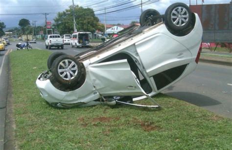 Auto Se Vuelca En La Provincia De Chiriqu