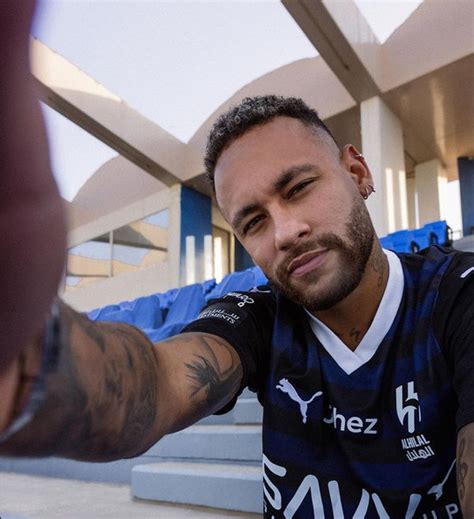 F Sico De Neymar Chama Aten O Durante Festa Do Rom Rio Jetss