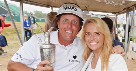 What Is Amy Mickelson Age? How Did She Start Her Profession?