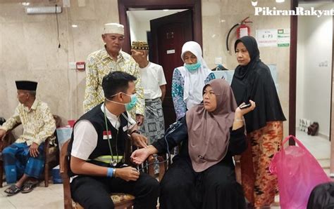 Jelang Puncak Haji Tim Kesehatan Kloter Lakukan Skrining Pada Jemaah