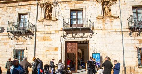 CULTURA La Muestra Bajo Pluma De Mujer En El Burgo Recupera Las