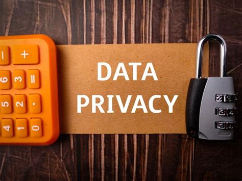 Calculadora De Vista Superior Y Candado Con Texto Privacidad De Datos