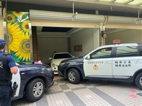 高雄傳32聲槍響！警衝摩鐵圍捕 3通緝犯開車撞警仍遭逮 社會萬象 生活 Nownews今日新聞