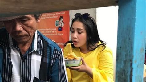 Momen Kesederhanaan Keluarga Raffi Ahmad Nagita Tak Gengsi Makan