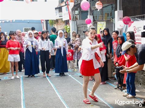 Rayakan HUT Kemerdekaan RI Potret Seru Ayu Ting Ting Ikut Lomba Di