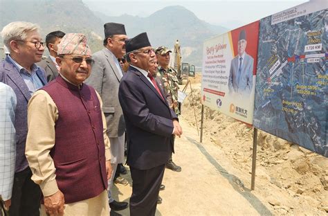 प्रधानमन्त्री प्रचण्डद्वारा निर्माणाधीन फास्ट ट्रयाकको अवलोकन