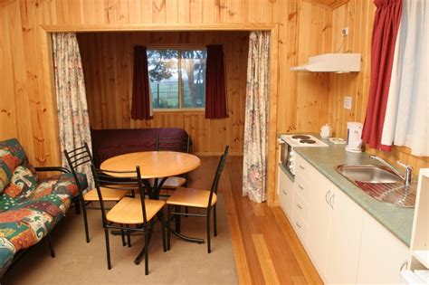 Deluxe Cabin – Burnie Beach Accommodation