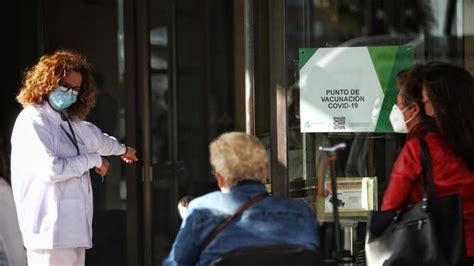 Coronavirus Cádiz Primeras colas en el Palacio de Congresos para