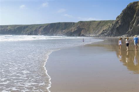 beach scene  colonnades