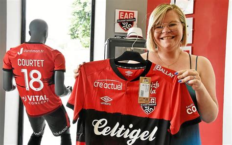 La Boutique Den Avant Guingamp On Coule D J Le Nouveau Maillot