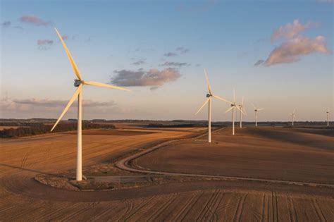 The Largest Wind Farm in the World - Discovery UK