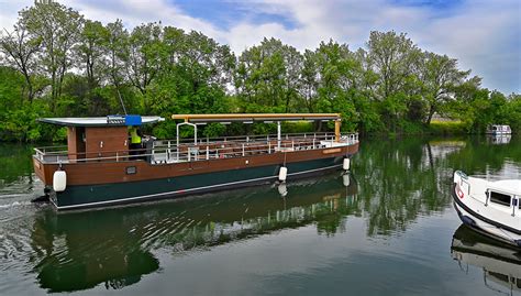 Balade fluviale à bord du bateau à passagers La Charente Balades