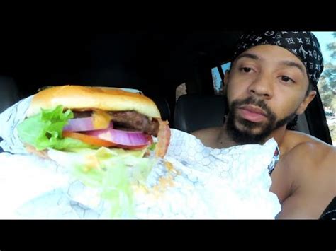 CARLS JR GUACAMOLE BACON BURGER REVIEW YouTube