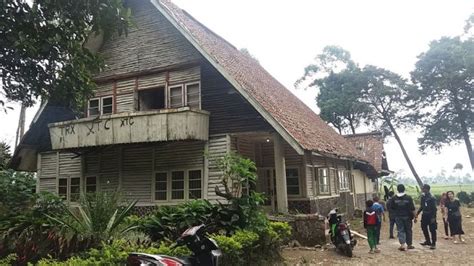 Wisata Rumah Pengabdi Setan Yang Serem Gila - Moovvie