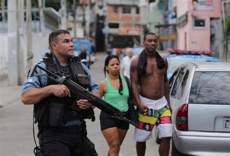 Policial De Upp Do Rio é Encontrado Morto E Com Sinais De Tortura 25