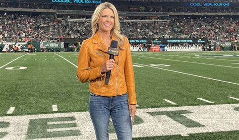 Sideline Reporter Melissa Stark Turning Heads On Sunday Night Football ...