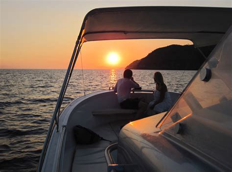 Passeio de barco ao pôr do sol Ilha de São Miguel Açores Tours