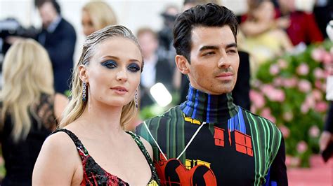 Joe Jonas Almost Kissed Sophie Tuners ‘got Stunt Double—uhh Whoops