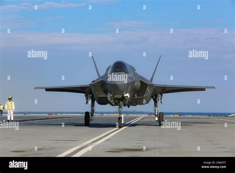 A Marine With Marine Fighter Attack Squadron Vmfa 211 Carrier Strike