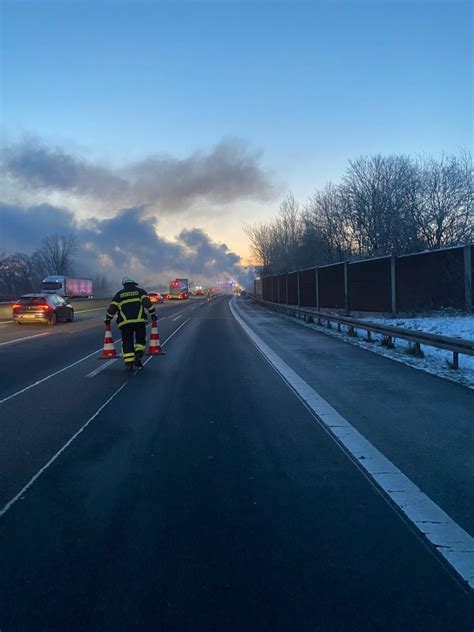 Pkw Brand Auf Autobahn A Freiwillige Feuerwehr K Nigswinter