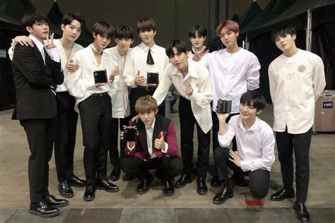 Wanna One Wins Artist Of The Year At 2018 Korea Popular Music Awards, Total Of 4 Awards | Soompi