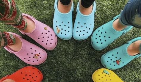 What Color Crocs Should I Get