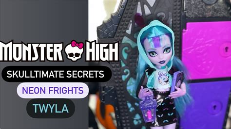 Monster High Skulltimate Secrets Neon Frights Twyla Doll Unboxing And