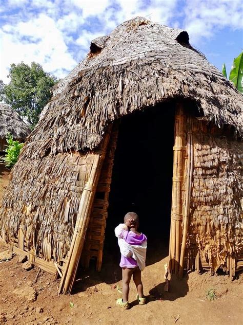 Visiting the oldest tribe in Ethiopia - TRAVELIFE Magazine | Etiopia