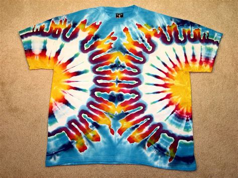 Crazy Electric Symmetrical Tie Dye Tie Dye Patterns Diy Tie Dye Crafts Tie Dye Diy