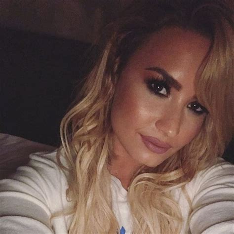 Demi Lovato Muda O Visual E Est Loir Ssima