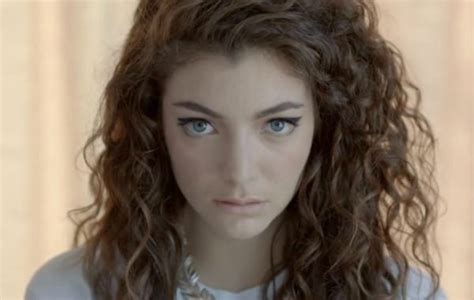 Lorde Is Youngest Artist To Top Hot 100 In 26 Years