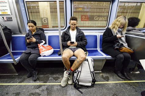 Check Out Photos From Chicagos No Pants Subway Ride 2019