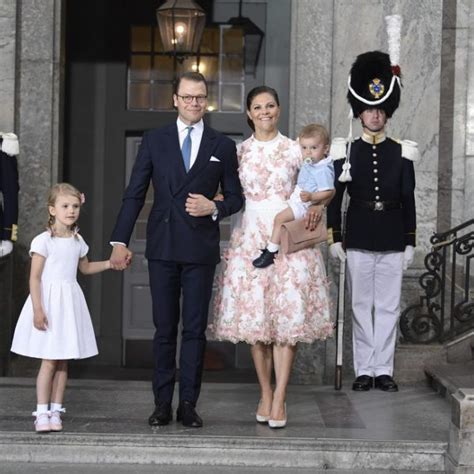 Victoria De Suecia Con El Príncipe Daniel Y Sus Hijos Estela Y Oscar De