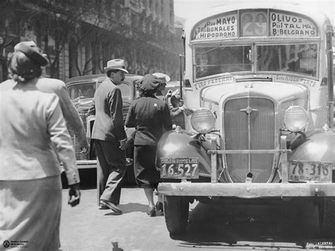 Subiendo al Colectivo. Buenos Aires, c.1940. | Fotos Antiguas de Mendoza, Argentina y el Mundo ...