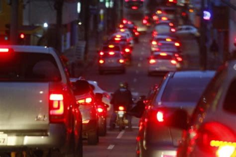 Vai deixar o carro na rua Saiba quais os bairros mais veículos