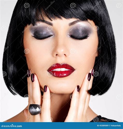 Fashion Photo Of A Beautiful Brunette Woman With Shot Hairstyle Stock Image Image Of Portrait
