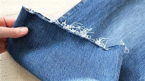 How To Get The Perfect Frayed Jeans Hem Diy Uncomplicated Spaces Frayed Jeans Diy Diy