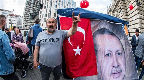 Rechtsextreme Graue Wölfe haben in der Türkei viel Macht