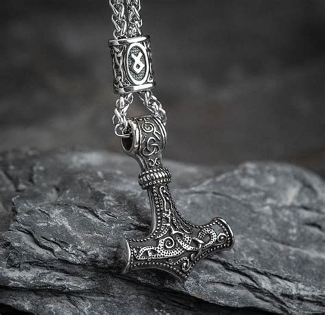 Collar Amuleto Vikingo Mjolnir Y Runas Acero Inoxidable The King