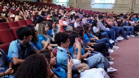 Emociona Ifigenia Cruel A Alumnos De Las Preparatorias Y Vida