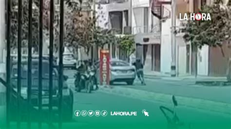 Piura Raqueteros En Moto Asaltan Violentamente A Un Peat N