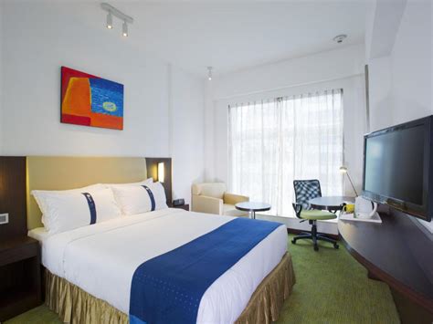 Best Price on Holiday Inn Express Hong Kong Soho in Hong Kong + Reviews!