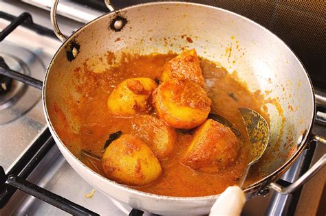 Kosha Aloor Dom Bengali Style Spicy Dum Aloo