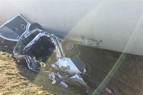 Zderzenie minibusa z 40 tonowym zestawem Nie żyją 3 osoby