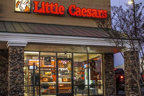 Little Caesars Pizza At Night Editorial Photo - Image of business, curb ...