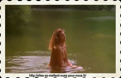 Naked Valérie Kaprisky in Une glace avec deux boules