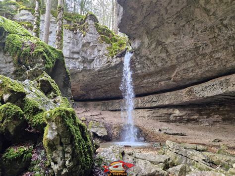 Chute Du Bief De Vautenaivre Goumois Cascade Le Long Du Doubs